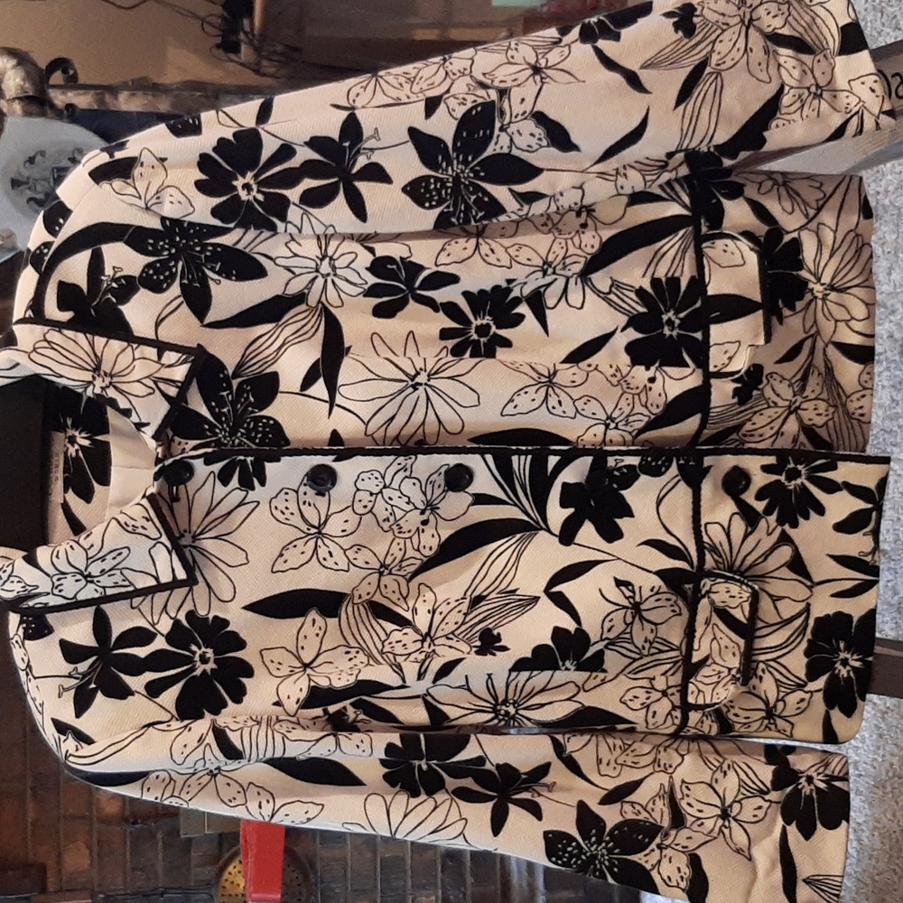 Versatile Black & White Jacket - image 4